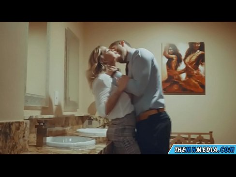 ❤️ Kur një bjonde me bukë ju josh në një banjë publike ❌ Pornografi cilësore në sq.mailkassa.ru